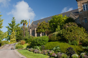 Les jardins publics et l'église saint Léonard