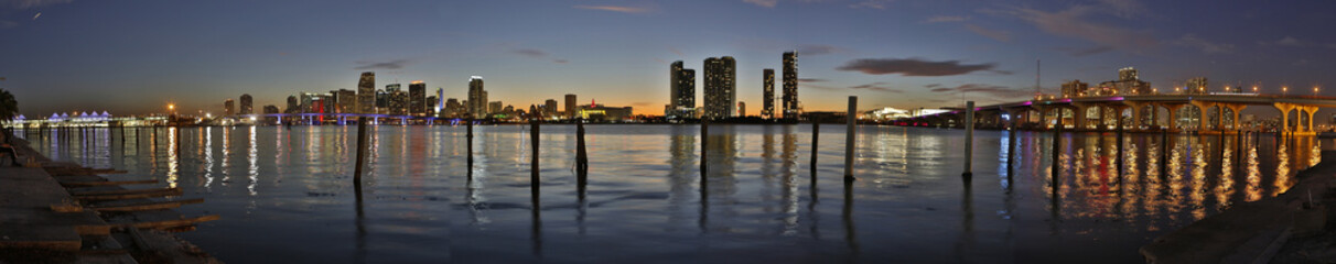 Fototapeta na wymiar Downtown Miami hdr panorama