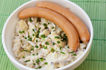 kartoffelsalat mit würstchen
