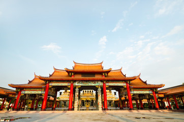 Fototapeta na wymiar colorful chinese temple