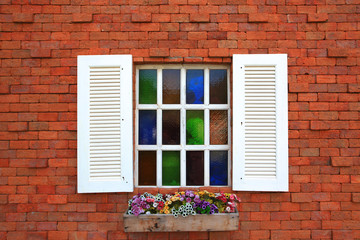 Fototapeta na wymiar window and flowerbox