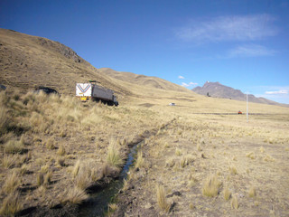 Straße durch die Anden Hochebene
