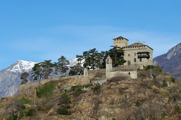 Fototapeta premium Castello di Montestrutto e la Pieve di S. Giacomo - (To)