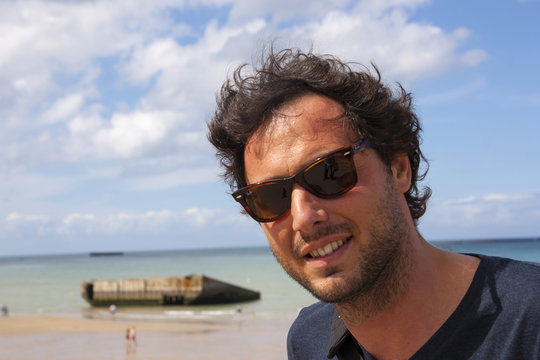 Turista ad Arromaches - Normandia