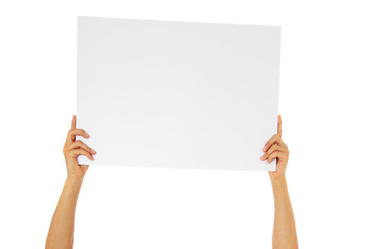Person h&auml;lt wei&szlig;es Schild hoch