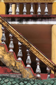 Escalier extérieur de la pagode aux cent piliers