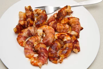 Küchenrückwand glas motiv shrimp with bacon © Lsantilli