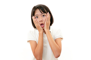 驚いた表情の女の子
