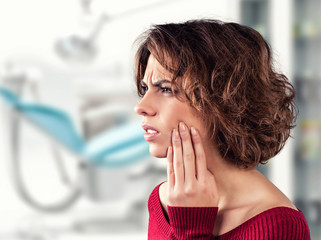Girl with a painful tooth