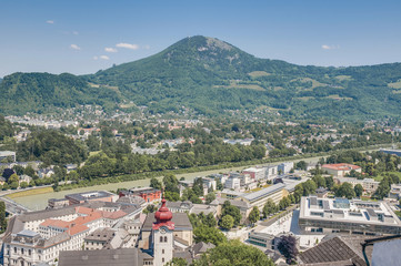 Fototapeta na wymiar Salzburg widok ogólny od Salzburg Fortress (Festung Hohenzalsb