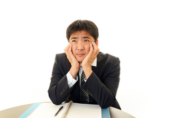 悩むビジネスマン