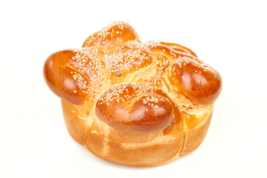 Sabbath challah with many white seed