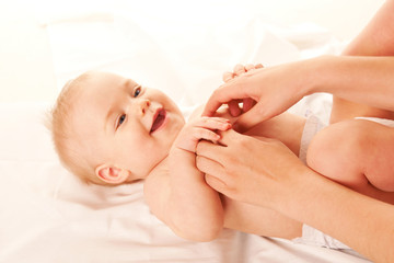 Obraz na płótnie Canvas Masaż niemowląt.