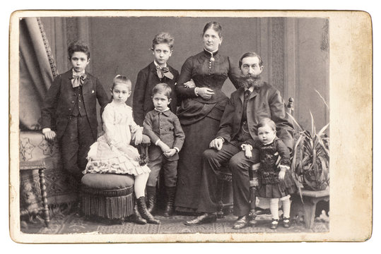 Fototapeta old family photo. parents with five children