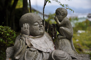 Figura de piedra en Hasedera. Kamakura. Japon