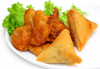 Samosa with mushroom snack with salad items