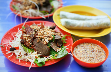 Duck meat on shredded daikon, peanuts and spring rolls
