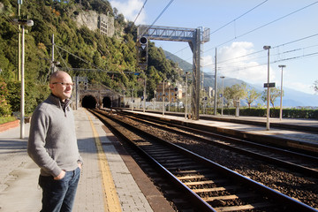 tourist in Monterosso station