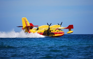 Canadair, Bombardier d'eau. © Bernard GIRARDIN