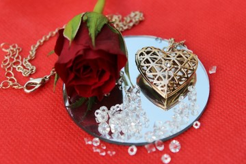 cuore con rosa rossa