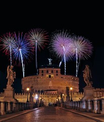 Castillo de San Angelo con fuegos artificiales.