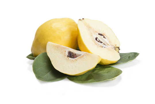 Menbrillo cortado mostrando su interior.