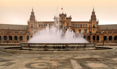 Obraz premium Fuente en la plaza de España de Sevilla