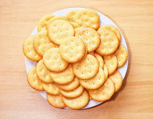 A plate of crackers