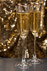 Champagne glasses with submerged ring