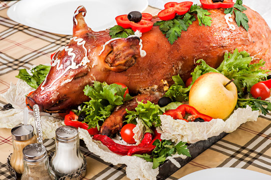 roast pig on banquet