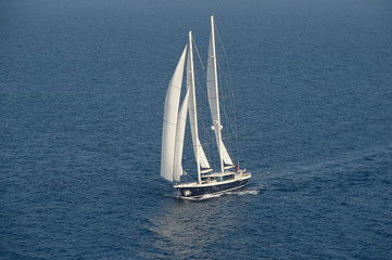 Obraz premium Sailing ship under full sail