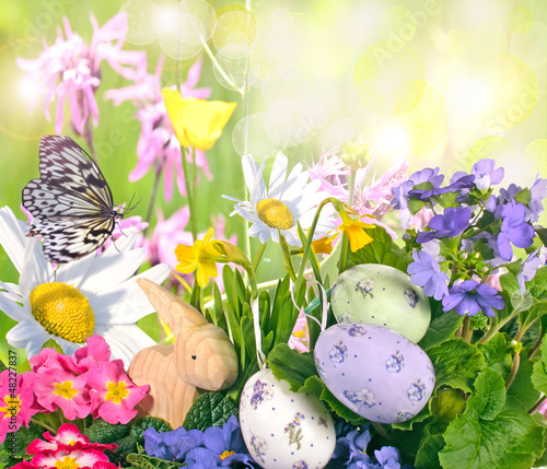 &amp;quot;Happy Easter: Fröhlich-bunte Osterwiese&amp;quot; Stockfotos und lizenzfreie ...
