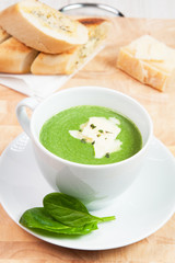 spinach soup with parmesan and crostini