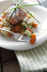Lachs mit Möhren und Kohlrabi
