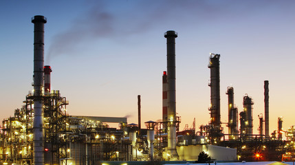 Obraz na płótnie Canvas Rafinerii ropy naftowej - Przemysł petrochemiczny