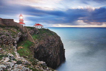 Fototapeta na wymiar Glowing latarnią na Cape Sea. Portugalia.