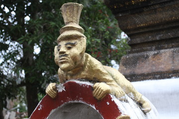 personnage sculpté pagode luang prabang