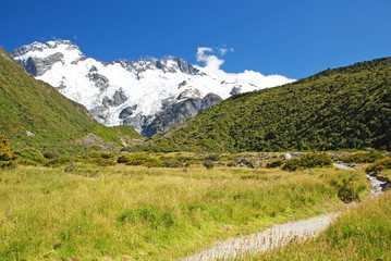 Fototapeta na wymiar Trekking w Mt. Cook National Park, Nowa Zelandia