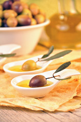 olives with extra virgin olive oil