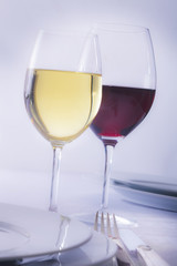 Weißwein und Rotwein