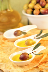 olives with extra virgin olive oil