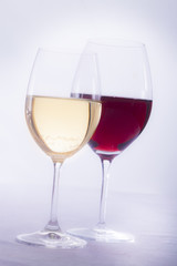 Weißwein und Rotwein