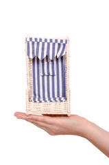 Hand mit Strandkorb