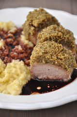 Wildschweinrücken mit Kräuterkruste