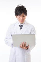 白衣　男性　コンピューター