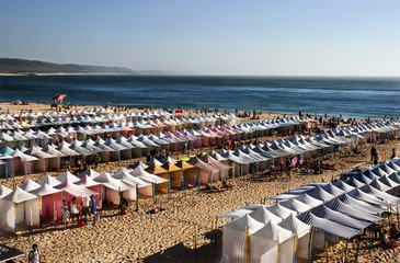 Nazar&eacute; Beach.