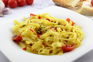 Tagliatelle aglio, olio e peperoncino