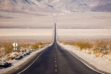 Strada nella Death Valley