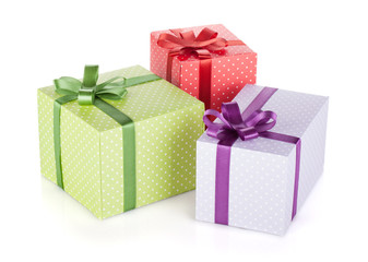 Obraz premium Three colorful gift boxes with ribbon and bow