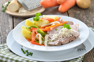 Steirisches Wurzelfleisch mit frischem Kren